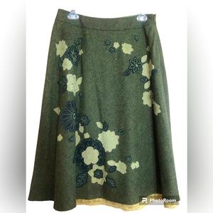 Josephine Chaus Green Floral Appliqué A-line skirt Size 6